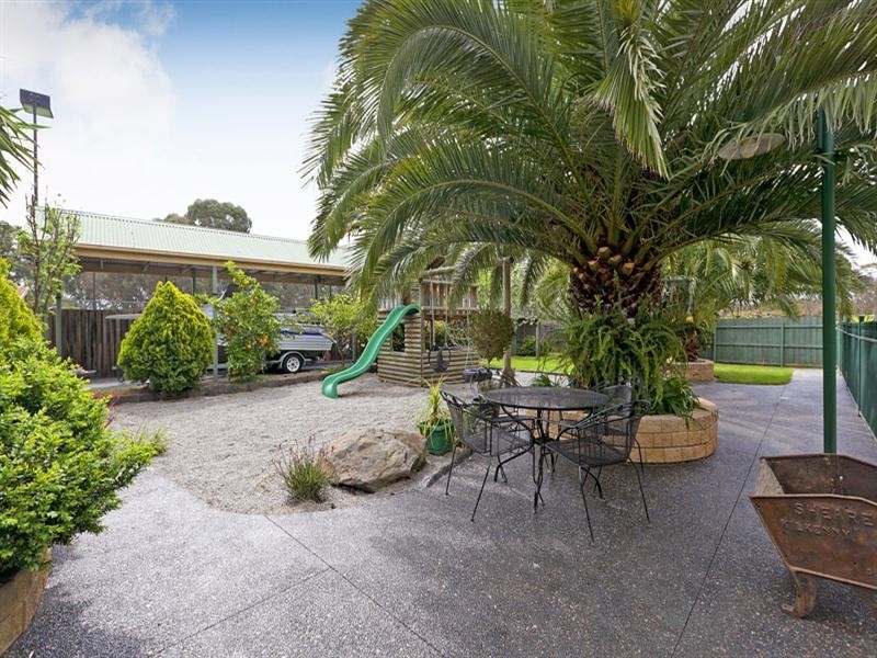 5 Caruana Drive, Dingley Village VIC 3172