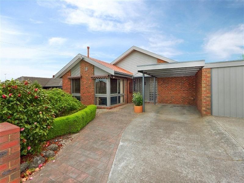 18 Kingston Drive, Dingley Village VIC 3172