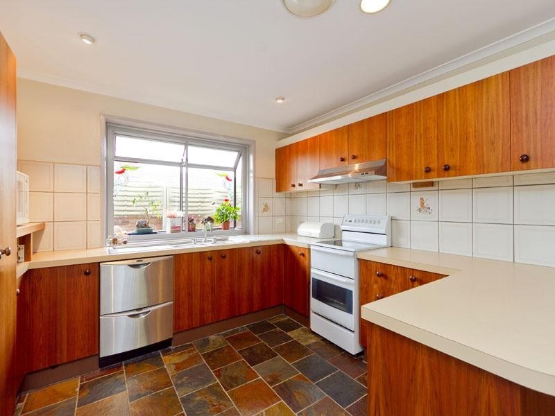 18 Kingston Drive, Dingley Village VIC 3172