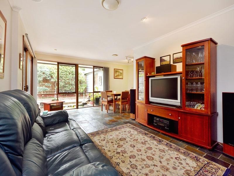 18 Kingston Drive, Dingley Village VIC 3172