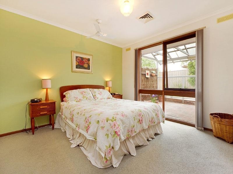 18 Kingston Drive, Dingley Village VIC 3172