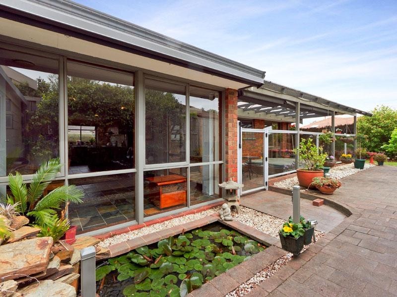 18 Kingston Drive, Dingley Village VIC 3172