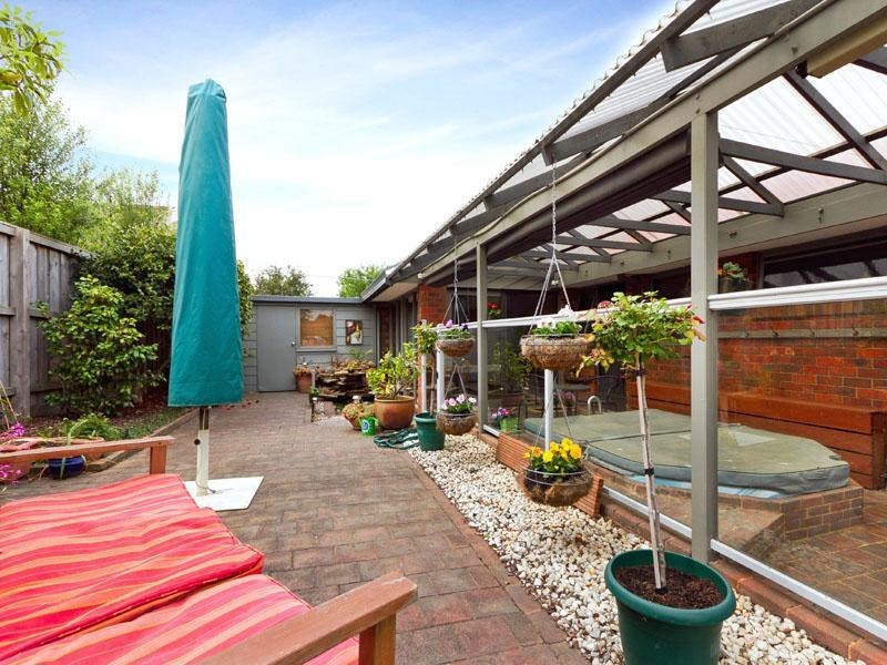 18 Kingston Drive, Dingley Village VIC 3172