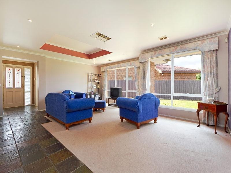 6 Bogart Close, Dingley Village VIC 3172