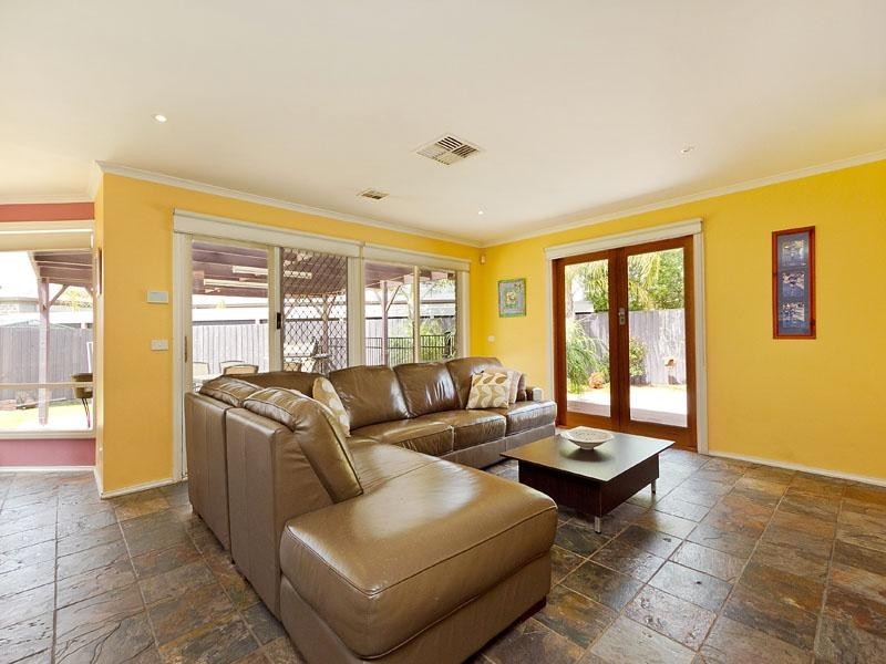 6 Bogart Close, Dingley Village VIC 3172