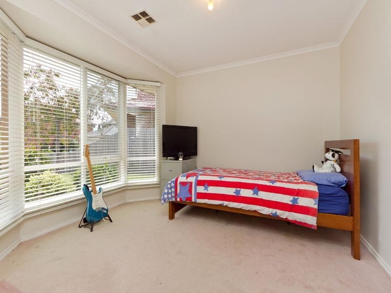 6 Bogart Close, Dingley Village VIC 3172
