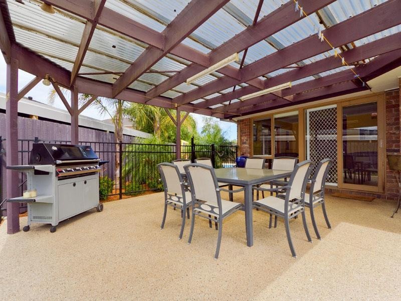 6 Bogart Close, Dingley Village VIC 3172