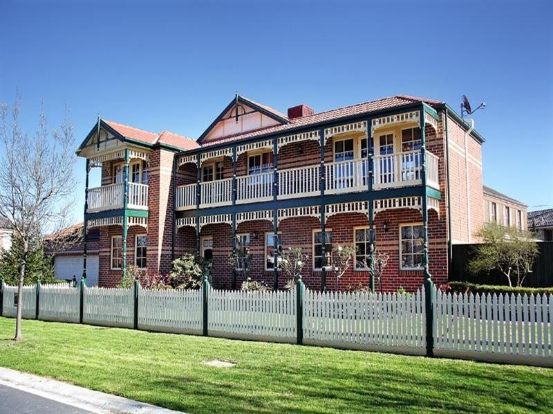 2 Donna Close, Dingley Village VIC 3172