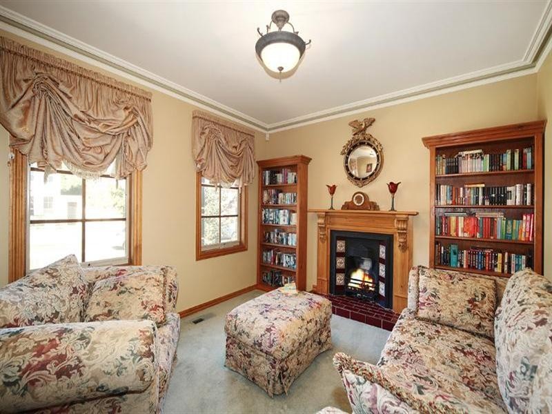 2 Donna Close, Dingley Village VIC 3172