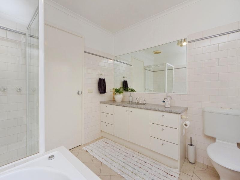 28 Village Drive, Dingley Village VIC 3172