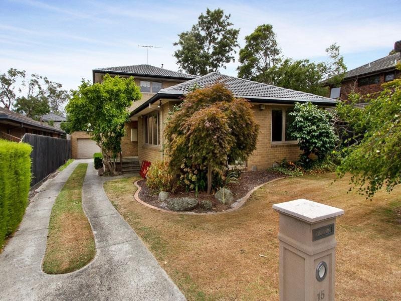 15 Golf Links Crescent, Dingley Village VIC 3172