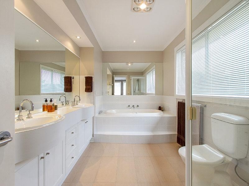 51 Wheatland Crescent, Dingley Village VIC 3172