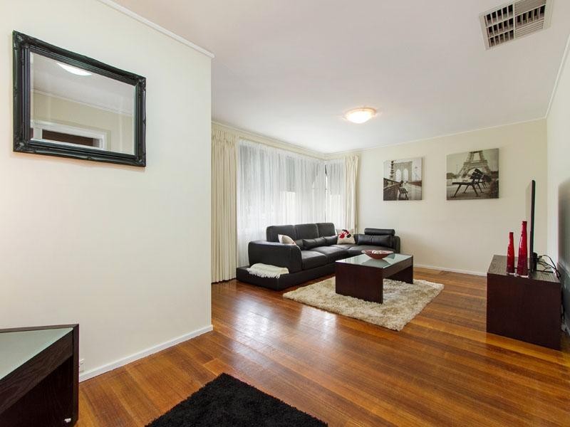 5 Pauline Avenue, Dingley Village VIC 3172