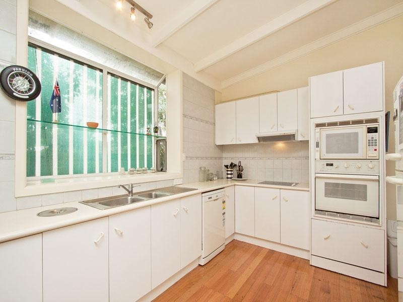 2 Anita Avenue, Dingley Village VIC 3172