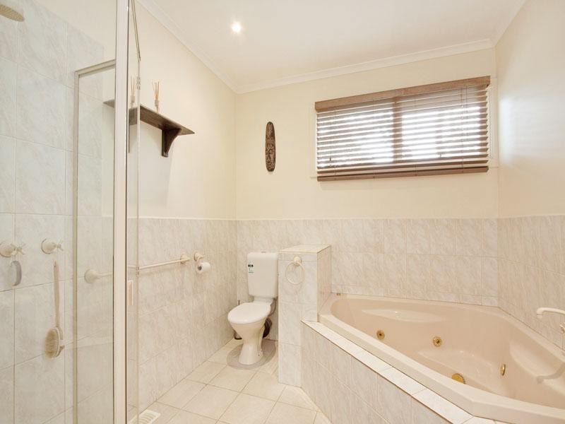 2 Anita Avenue, Dingley Village VIC 3172