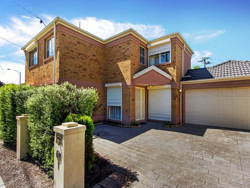 1 Howard Road, Dingley Village VIC 3172
