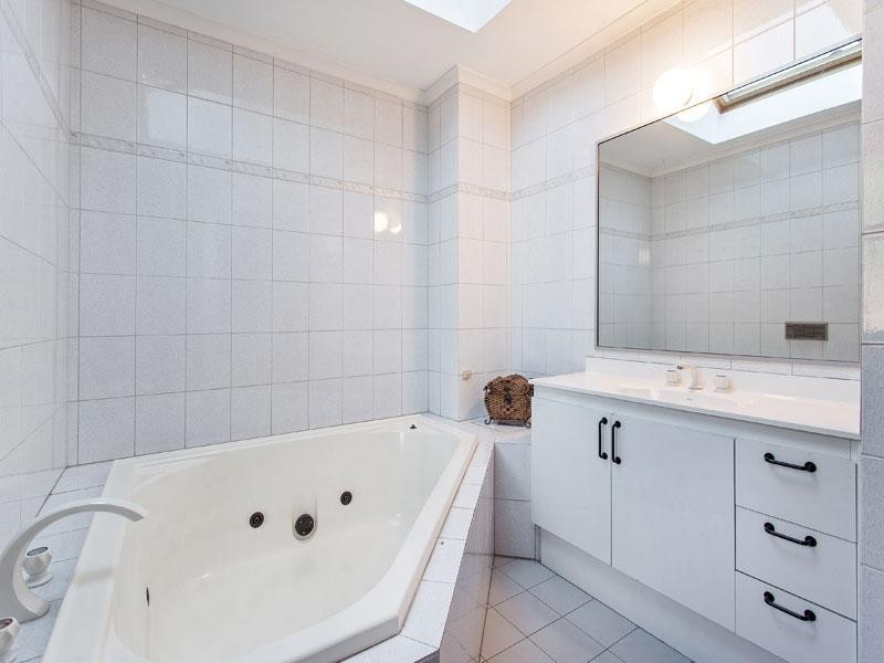 6 Gail Court, Dingley Village VIC 3172