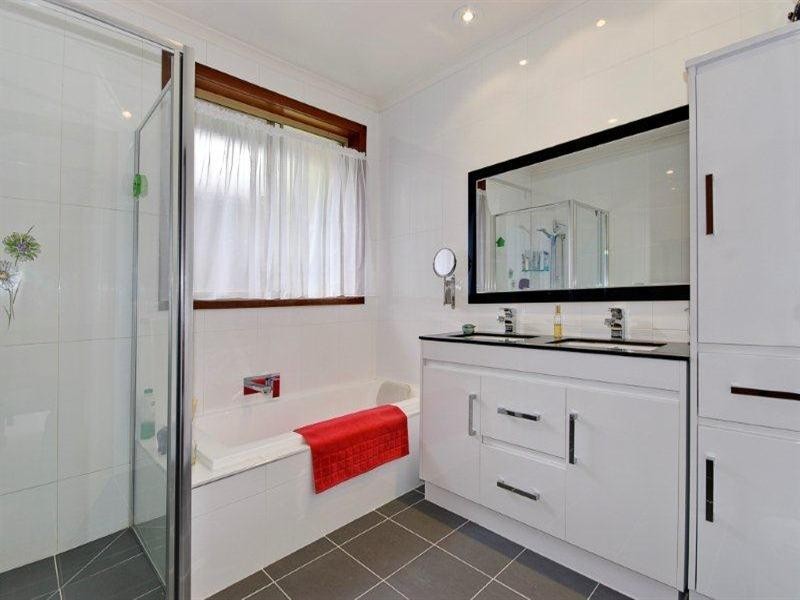 77 Howard Road, Dingley Village VIC 3172