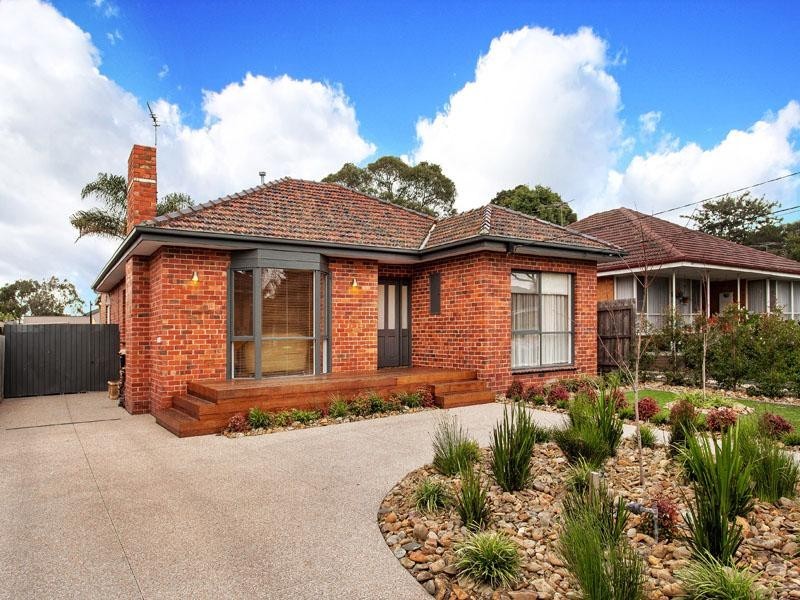 18 Kingswood Drive, Dingley Village VIC 3172