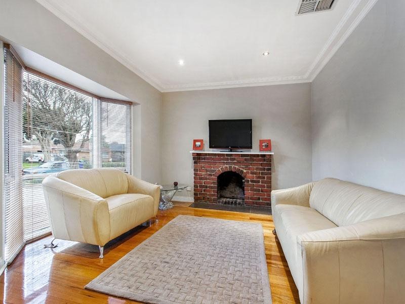 18 Kingswood Drive, Dingley Village VIC 3172