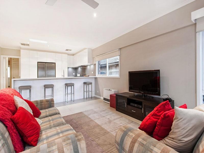 18 Kingswood Drive, Dingley Village VIC 3172