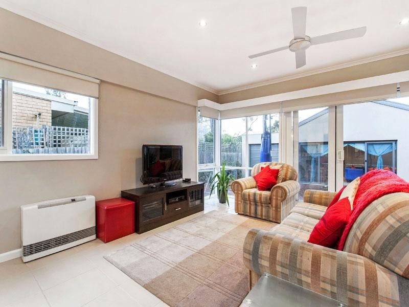 18 Kingswood Drive, Dingley Village VIC 3172