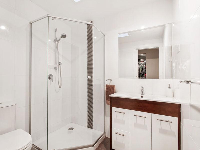 18 Kingswood Drive, Dingley Village VIC 3172