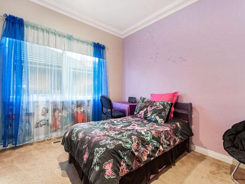 18 Kingswood Drive, Dingley Village VIC 3172