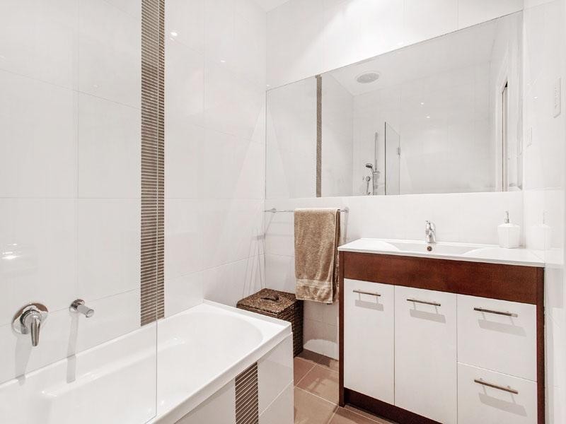 18 Kingswood Drive, Dingley Village VIC 3172