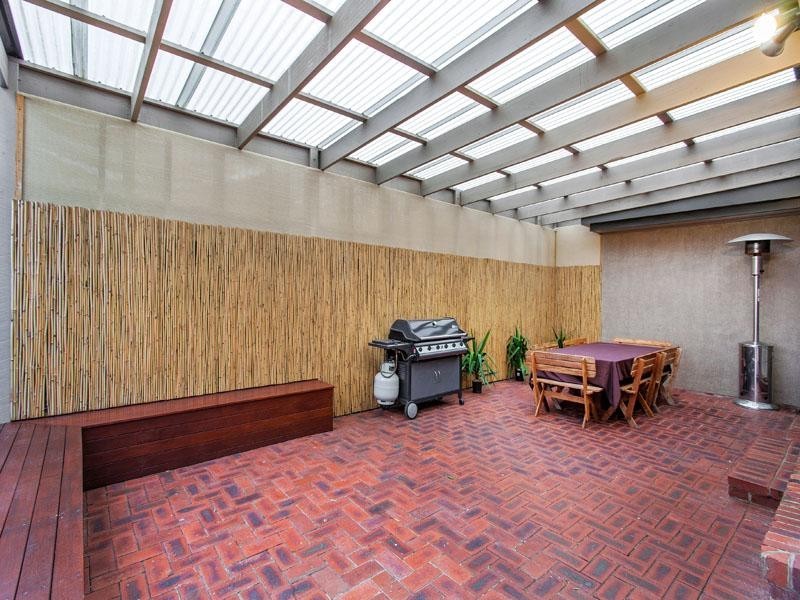 18 Kingswood Drive, Dingley Village VIC 3172