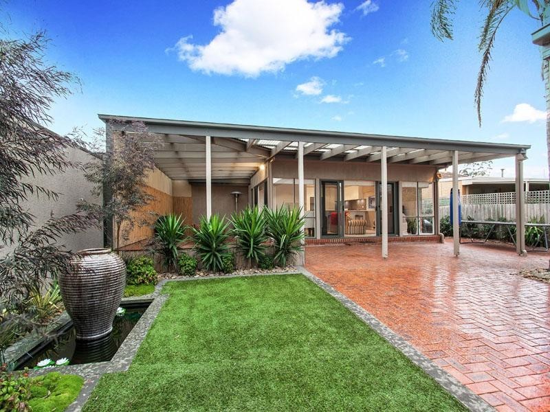 18 Kingswood Drive, Dingley Village VIC 3172