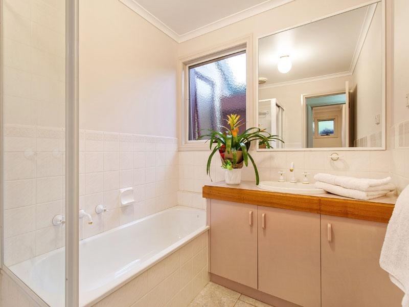 4 Oploo Court, Dingley Village VIC 3172