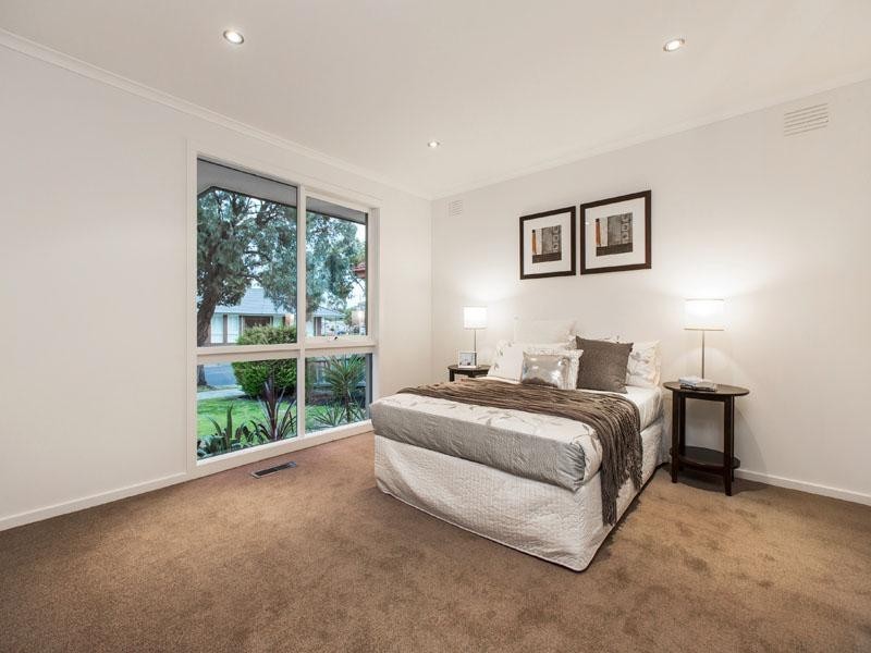 4 Golfwood Close, Dingley Village VIC 3172