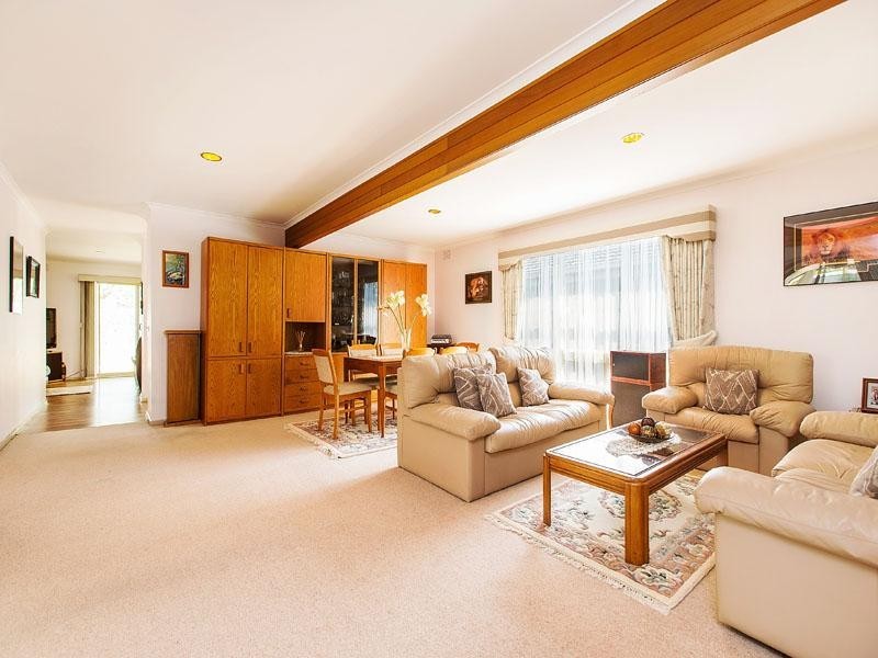 18 Golfwood Close, Dingley Village VIC 3172