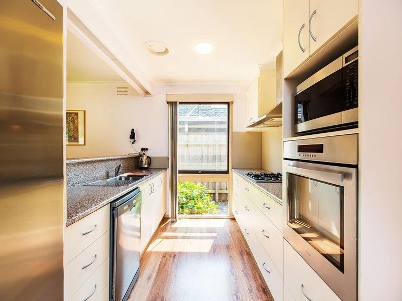 18 Golfwood Close, Dingley Village VIC 3172