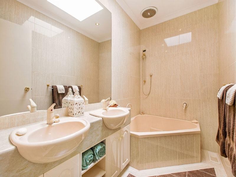 4 Kimber Court, Dingley Village VIC 3172