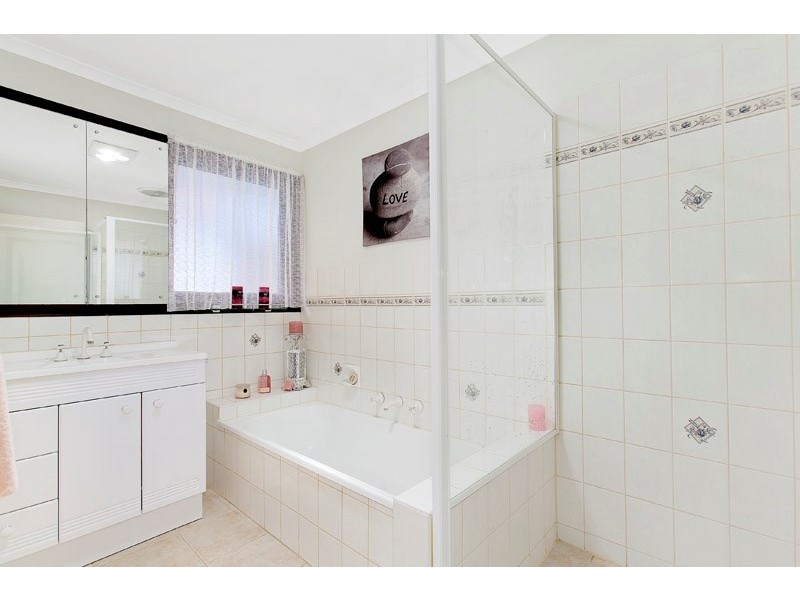 14 Golfwood Close, Dingley Village VIC 3172