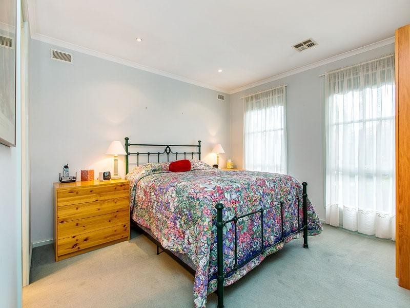 8 Rips Court, Dingley Village VIC 3172