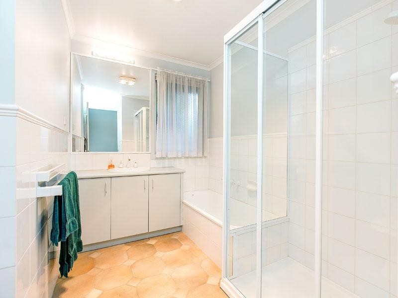 8 Rips Court, Dingley Village VIC 3172