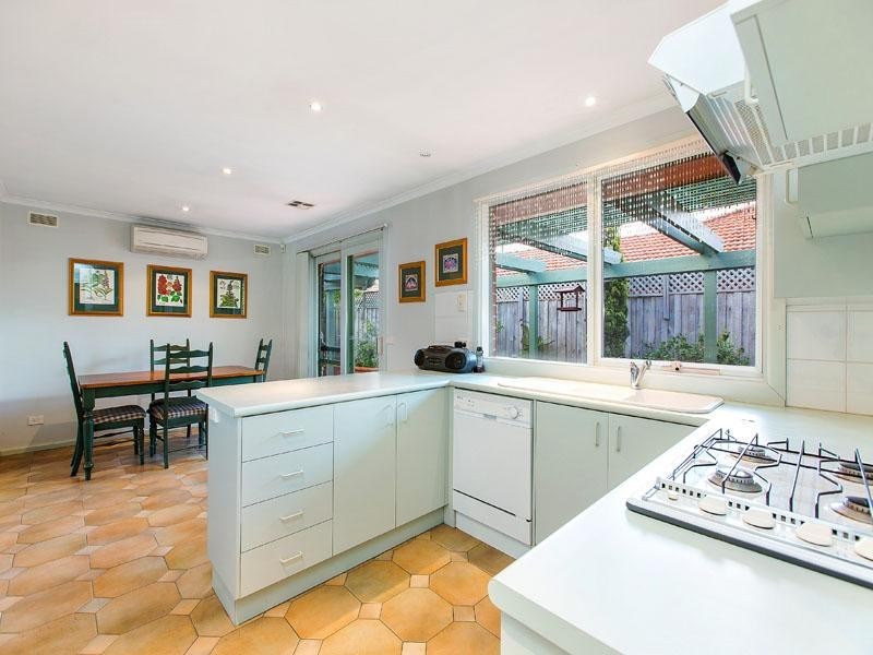 8 Rips Court, Dingley Village VIC 3172