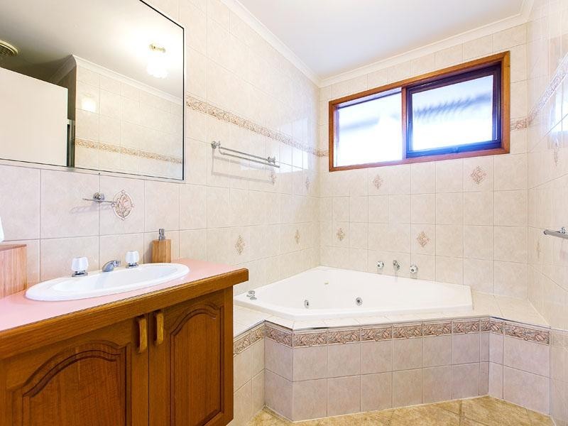 4 Gail Court, Dingley Village VIC 3172