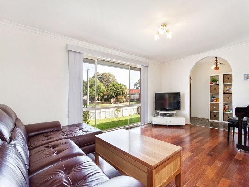 17 Twofold Close, Dingley Village VIC 3172