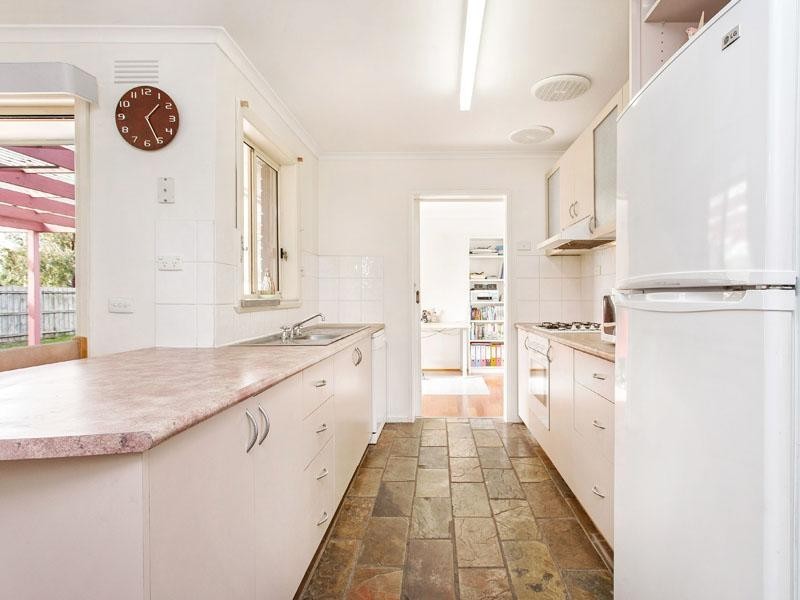 17 Twofold Close, Dingley Village VIC 3172