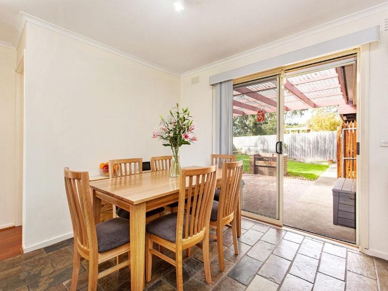 17 Twofold Close, Dingley Village VIC 3172