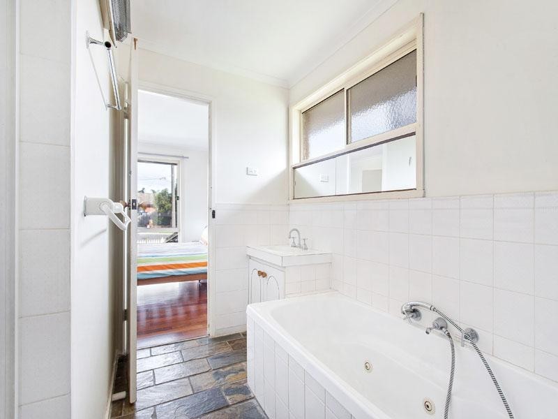 17 Twofold Close, Dingley Village VIC 3172