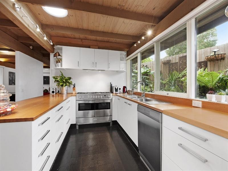 17 Wolbers Road, Dingley Village VIC 3172