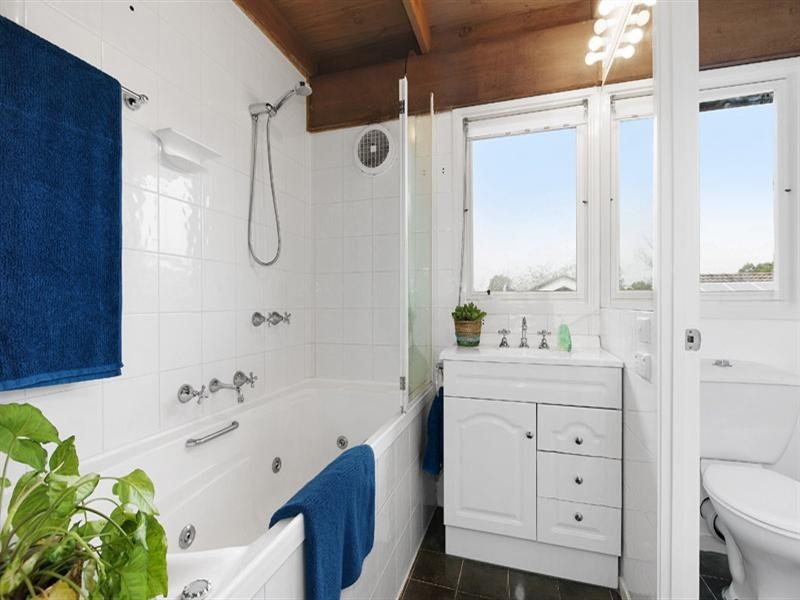 17 Wolbers Road, Dingley Village VIC 3172