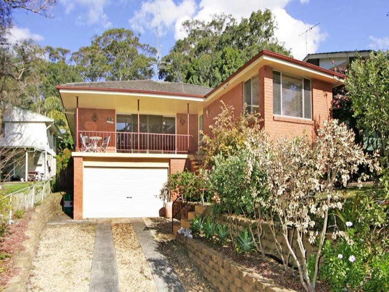 8 Roger Crescent, Berkeley Vale NSW 2261