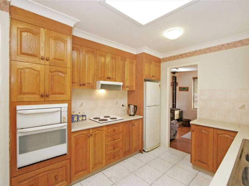 8 Roger Crescent, Berkeley Vale NSW 2261