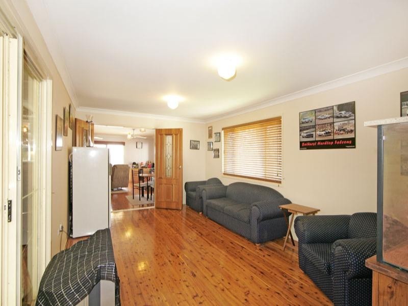 8 Roger Crescent, Berkeley Vale NSW 2261